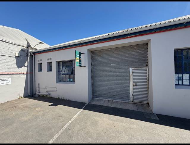 2,092M² WAREHOUSE FOR SALE IN ARCADIA
